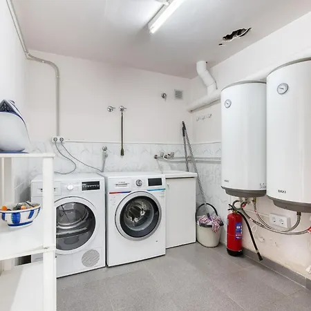 Casa Praga Сasa de vacaciones Rosas